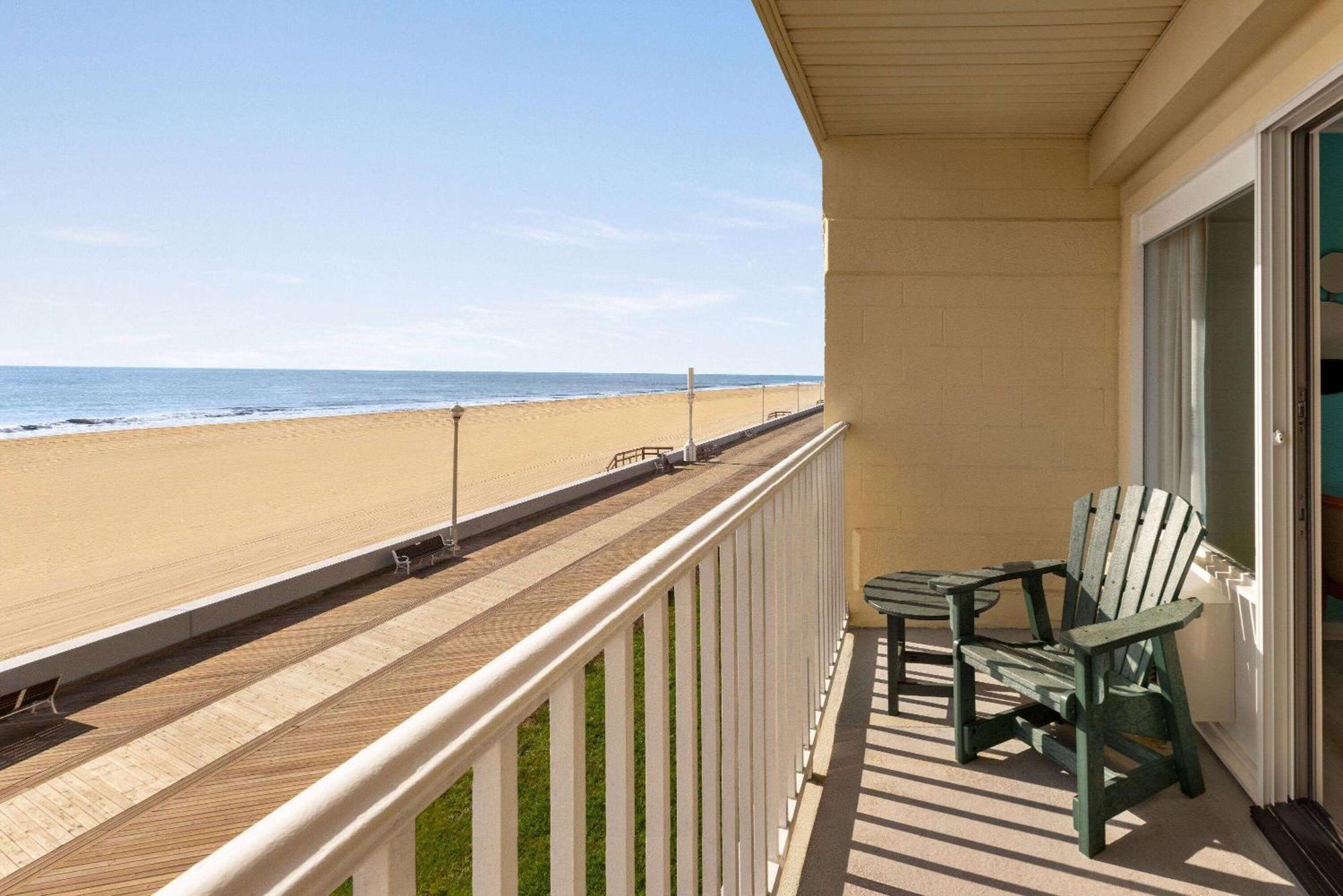 Howard Johnson By Wyndham Ocean City Oceanfront Exterior photo